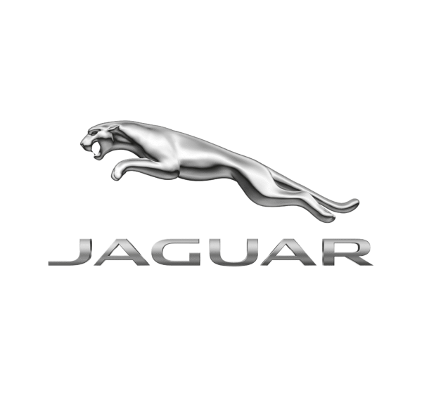 Specialistas kuria „Jaguar“ automobilio raktą, naudodamas specialius įrankius ir medžiagas.