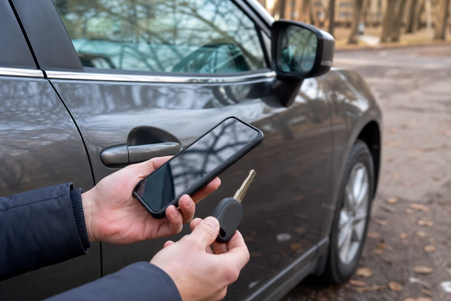 Prie automobilio rakto ir telefono ruošiama informacija kreipimuisi dėl paslaugos.